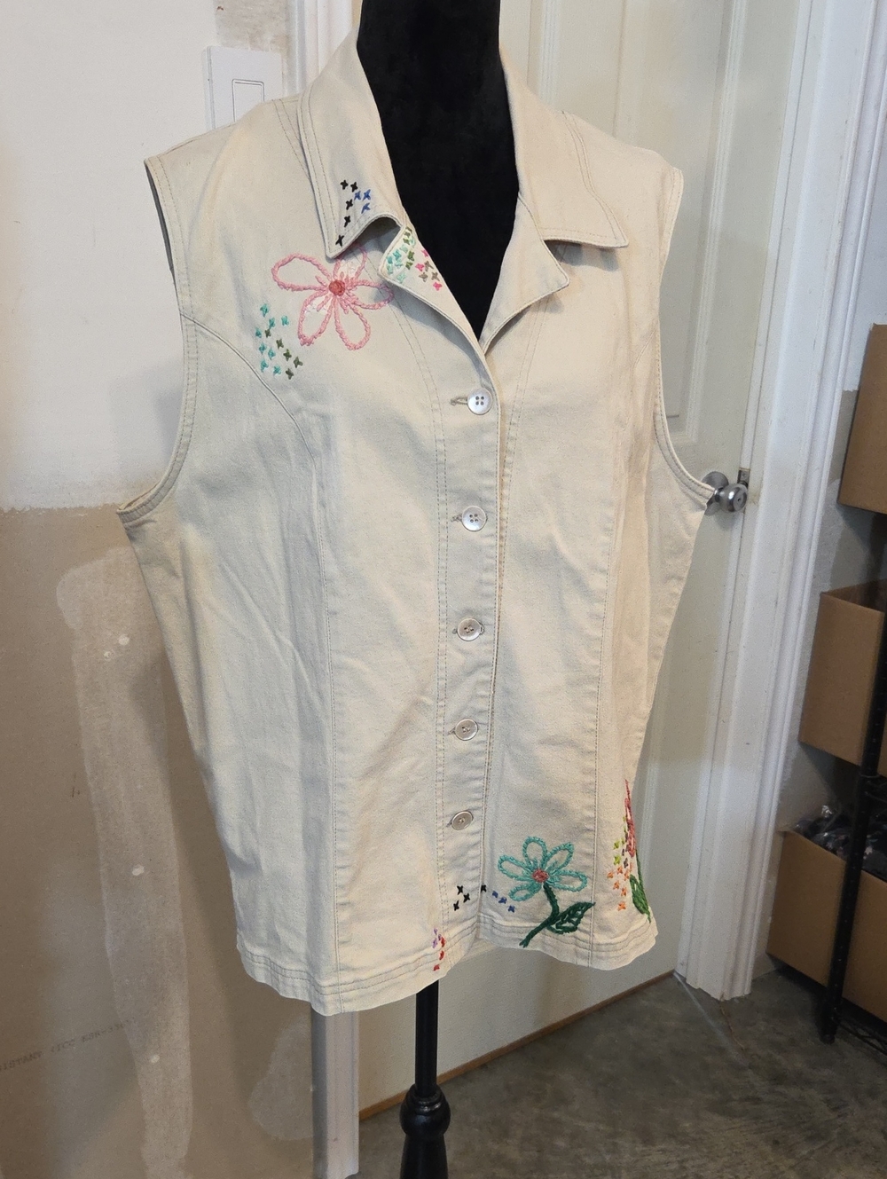 Casual Concepts Vintage Sleeveless Embroidered Button-Front Vest  Cream Floral